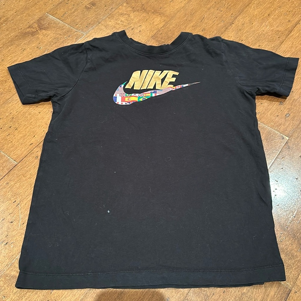 Nike tshirt size Large